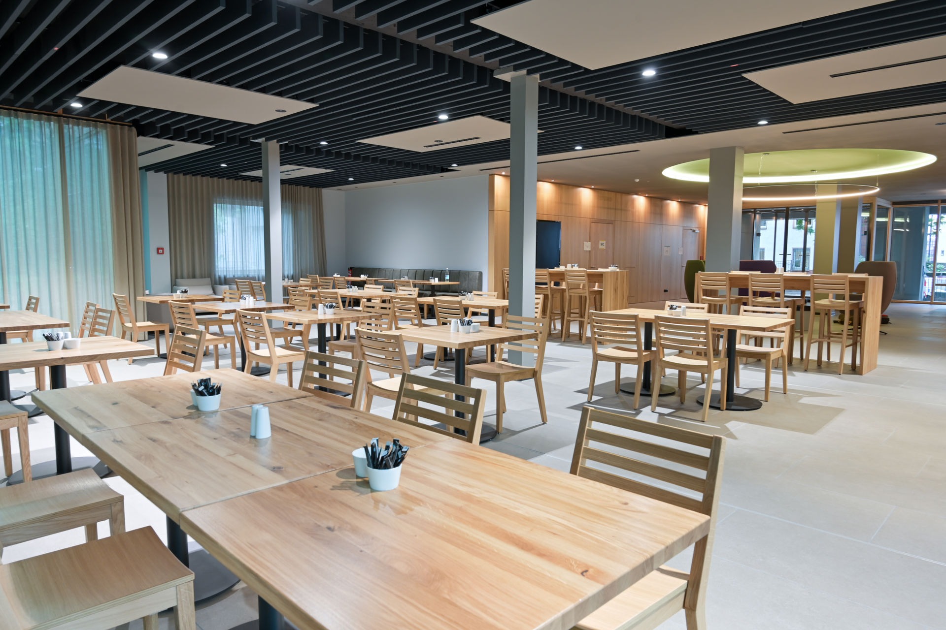 Start 25 restaurant 6